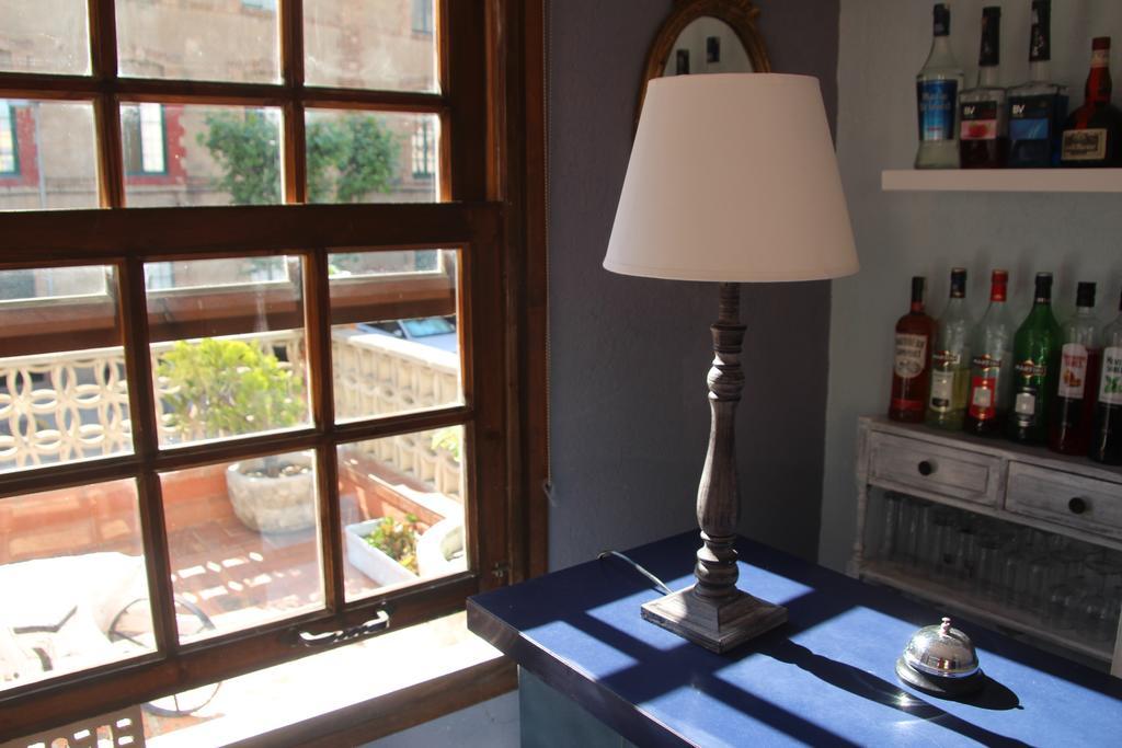 Hostal Portbou Exterior foto