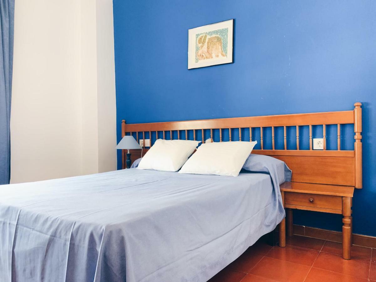 Hostal Portbou Exterior foto
